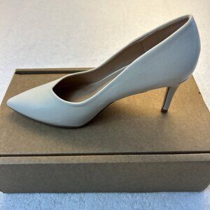 Journee Collection Gabriella Pump 3" Heels Cream Classic Women SZ 7.5 New in Box